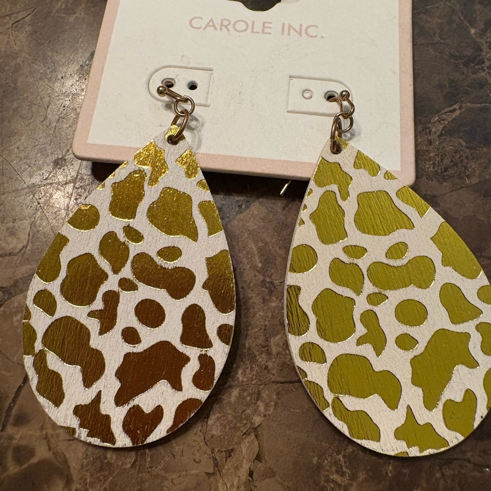 Carole Inc. NWT Wooden Gold and White Teardrop Earrings